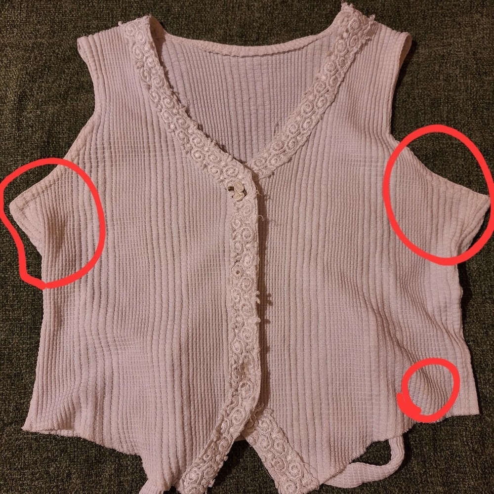 White Sleeveless Knit Top with Lace Trim - Picture 4 of 5